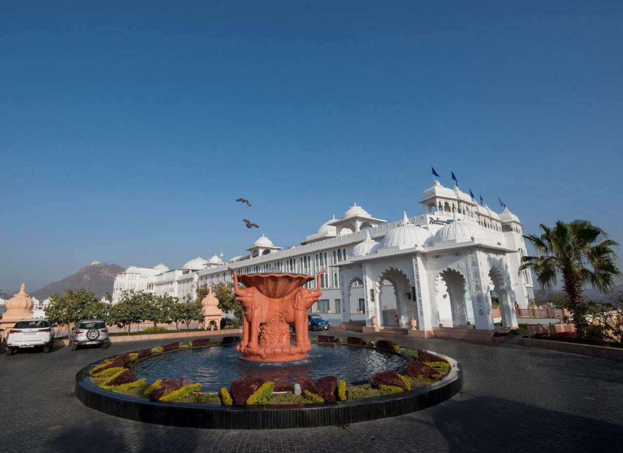 Radisson Blu Udaipur Palace Resort & Spa Exterior photo